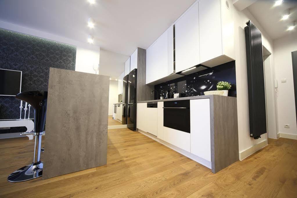 Old Town Friendhouse Apartments Krakow Bagian luar foto